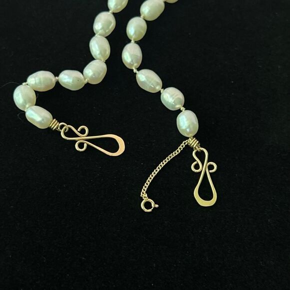 Vintage 19" Freshwater Pearl Necklace with 14K Gold Hook Clasp Hand Knotted - Picture 5 of 7